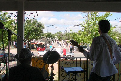 LEANDERCARSHOWfromstage (58K)