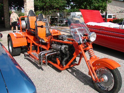 LEANDERCARSHOWorangebike (82K)