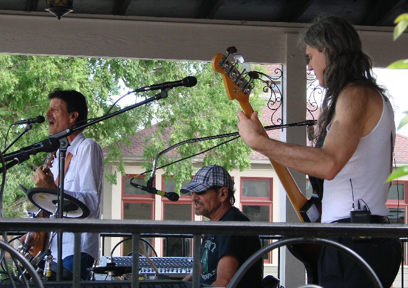 LEANDERCARSHOWplaying3 (183K)